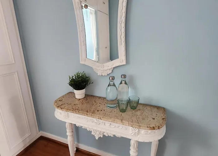 Serene Madalena Mar *